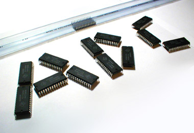 Texas Instruments ICL7135CN, a CMOS analogue-to-digital converter IC