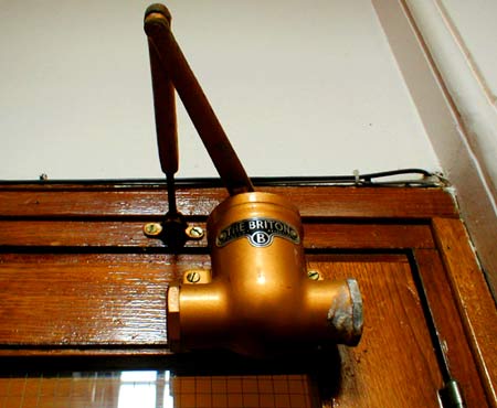 'The Briton' door closer.