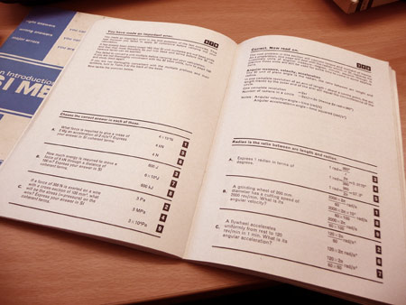 Mentor Textbook Teaching Machines: Applications of SI Metric, 1971